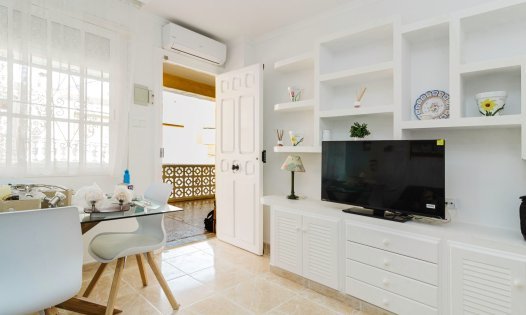 Resale - Apartments -
Los Nietos