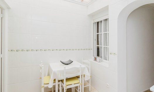 Resale - Apartments -
Los Nietos