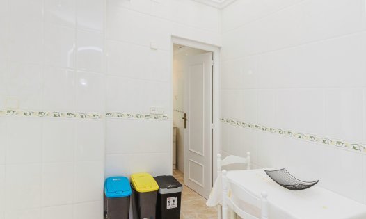 Resale - Apartments -
Los Nietos