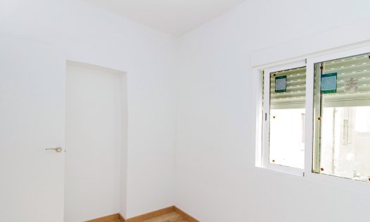 Resale - Apartments -
Los Nietos