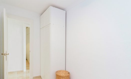 Resale - Apartments -
Los Nietos