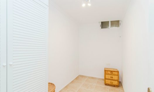 Resale - Apartments -
Los Nietos