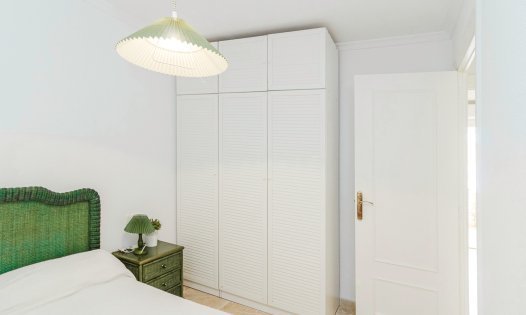 Resale - Apartments -
Los Nietos