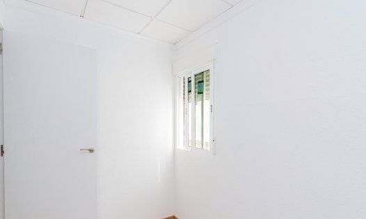 Resale - Apartments -
Los Nietos