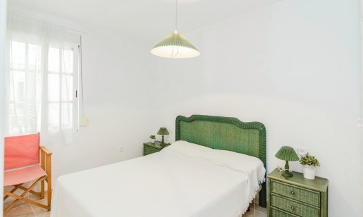 Resale - Apartments -
Los Nietos