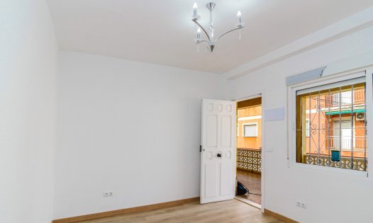 Resale - Apartments -
Los Nietos