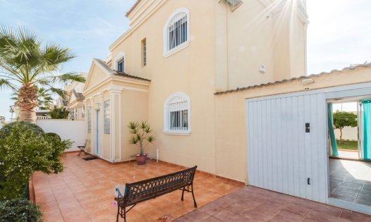 Revente - Villas -
Torrevieja - Aguas Nuevas - Torrevieja