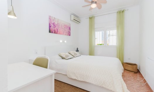 Revente - Villas -
Torrevieja - Aguas Nuevas - Torrevieja