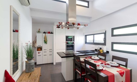 Resale - Villas -
Orihuela Costa - Los Altos de Villamartín