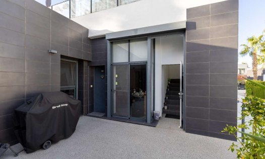 Resale - Villas -
Orihuela Costa - Los Altos de Villamartín