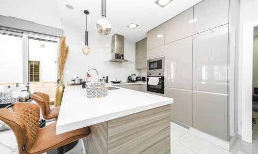 Resale - Villas -
Orihuela Costa - Villamartín