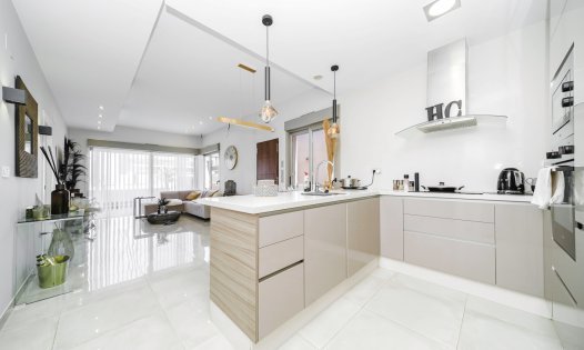 Resale - Villas -
Orihuela Costa - Villamartín