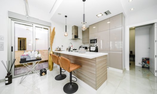 Resale - Villas -
Orihuela Costa - Villamartín