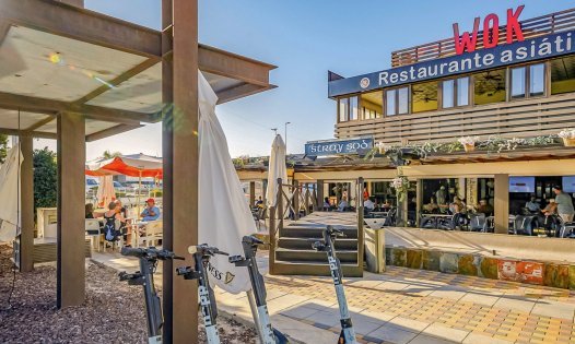 Resale - Villas -
Orihuela Costa - Villamartín