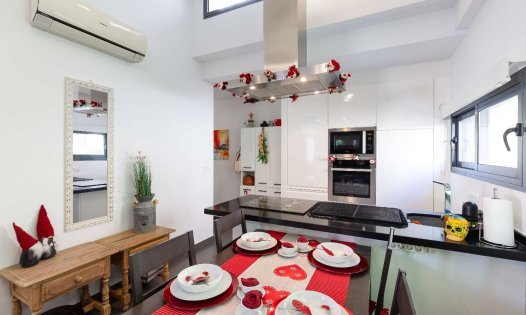 Resale - Villas -
Orihuela Costa - Los Altos de Villamartín