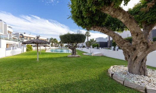 Resale - Villas -
Orihuela Costa - Los Altos de Villamartín