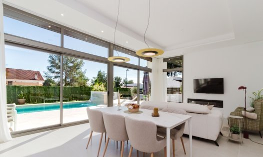 Resale - Luxury Villas -
Pilar de la Horadada - Pinar de Campoverde