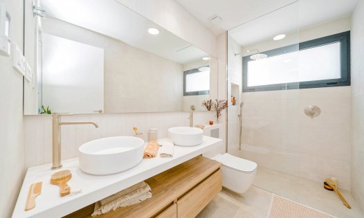 Återförsäljning - Villor -
Baños y mendigo - Baños y Mendigo