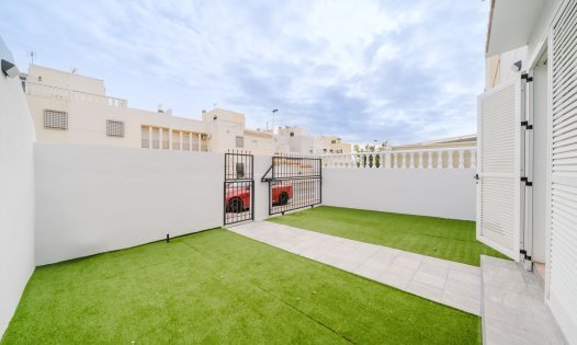 Herverkoop - Rijtjeshuizen -
San Pedro del Pinatar - El Moj&oacute;n