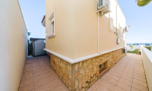 Resale - Villas -
San Miguel de Salinas - Ciudad de las Comunicaciones