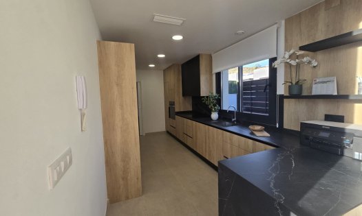 Resale - Villas -
Almeria