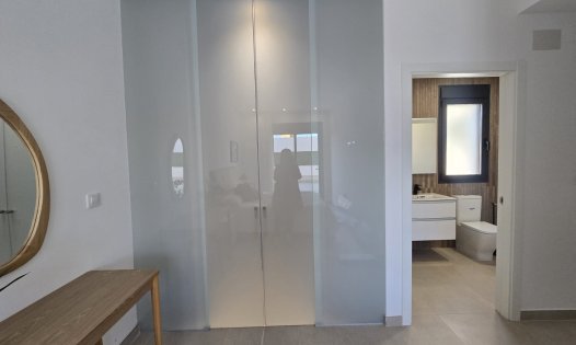 Resale - Villas -
Almeria