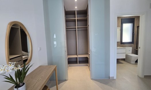 Resale - Villas -
Almeria