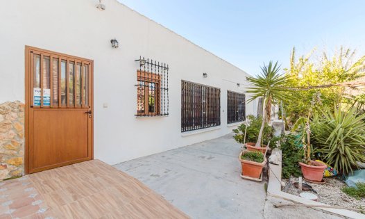 Resale - Villas -
Orihuela