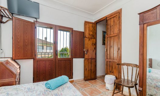 Resale - Villas -
Orihuela