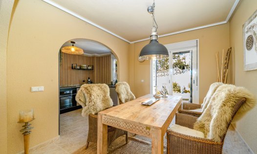 Videresalg - Villaer -
Rojales