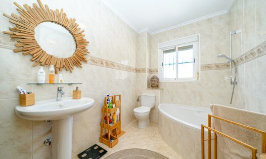 Videresalg - Villaer -
Rojales