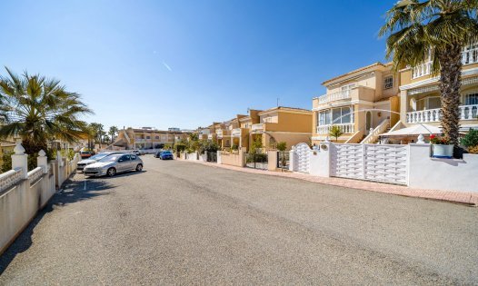 Videresalg - Villaer -
Rojales