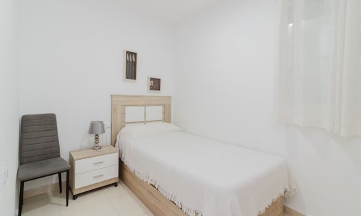 Segunda mano - Apartamentos -
Pilar de la Horadada