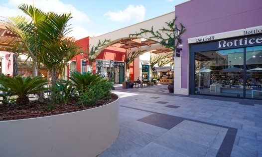 Videresalg - Luksusvillaer -
Orihuela Costa - La Zenia