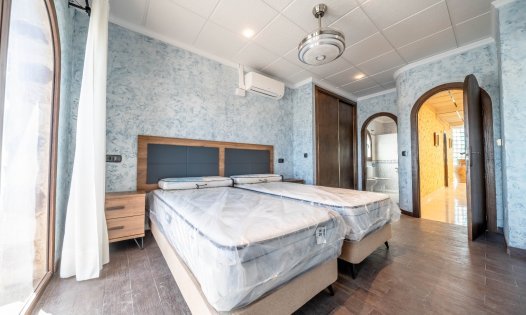 Resale - Luxury Villas -
Orihuela Costa - La Zenia