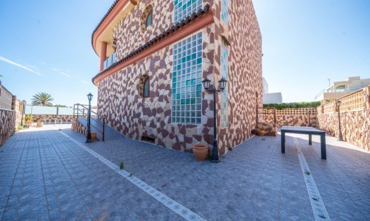Resale - Luxury Villas -
Orihuela Costa - La Zenia