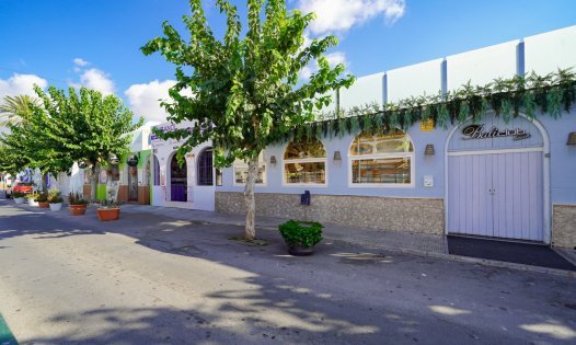 Återförsäljning - Lyxvillor -
Alcázares, Los - Los Alc&aacute;zares
