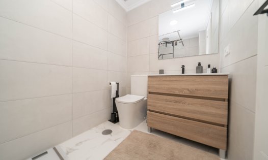Segunda mano - Apartamentos -
Torrevieja - Punta Prima