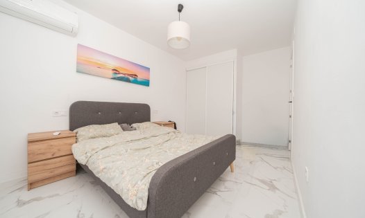 Segunda mano - Apartamentos -
Torrevieja - Punta Prima