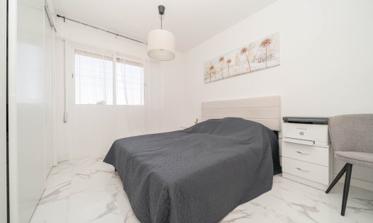 Segunda mano - Apartamentos -
Torrevieja - Punta Prima