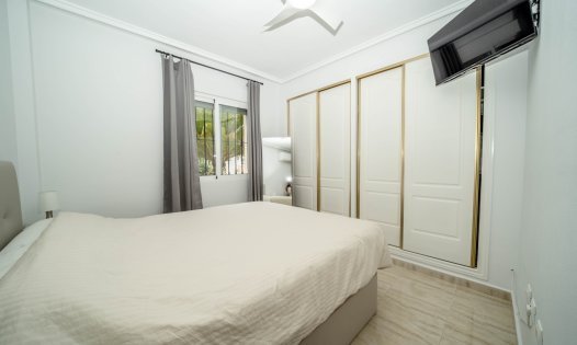 Resale - Bungalows -
Orihuela Costa - Los Dolses
