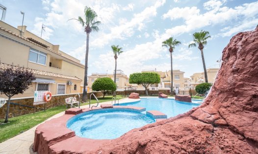 Resale - Bungalows -
Orihuela Costa - Los Dolses