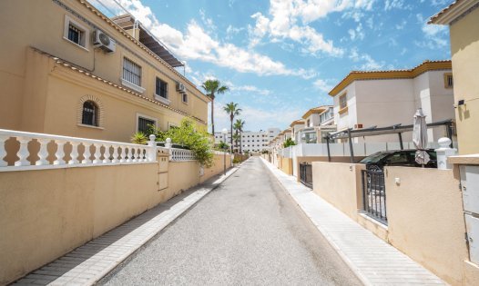 Resale - Bungalows -
Orihuela Costa - Los Dolses
