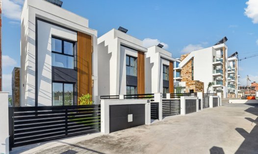 Obra nueva - Villas -
Torrevieja