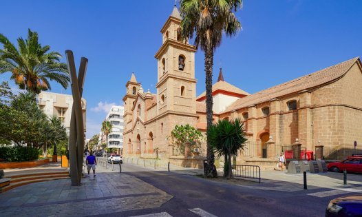 Obra nueva - Villas -
Torrevieja